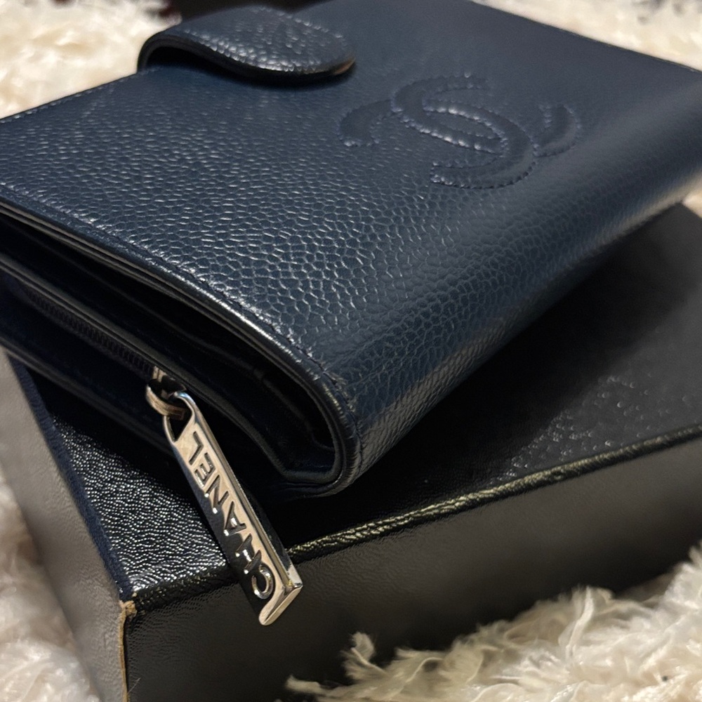 CHANEL Dark Blue CC Caviar Leather Wallet - Picture 5 of 16